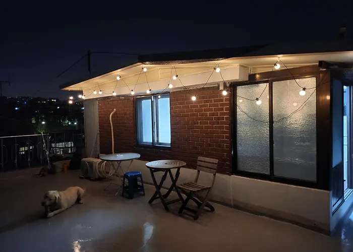 Cozy Rooftop View #12 *